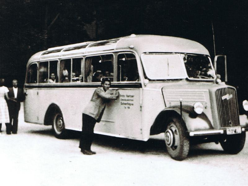 Erweiterung mit Omnibussen für Personen.